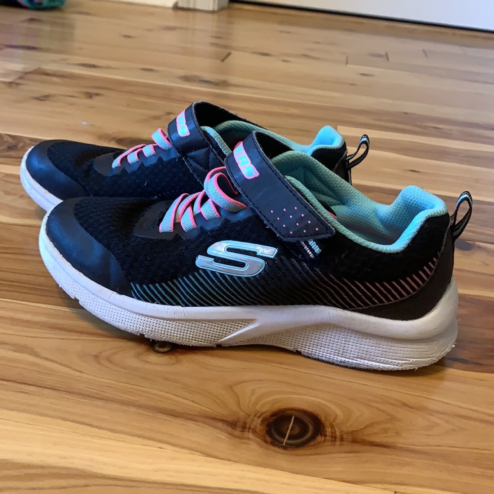 Size 3 Sketchers, girls (not baby)
